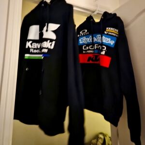 2 men's size Medium hoodies - Kawasaki and Troy lee in excellent condition